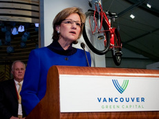Lynne Yelich, ministre d&rsquo;&Eacute;tat charg&eacute;e de la Diversification de l&rsquo;&eacute;conomie de l&rsquo;Ouest canadien, s&rsquo;adresse aux participants du Programme d&rsquo;investissements en partenariat de 2010. 