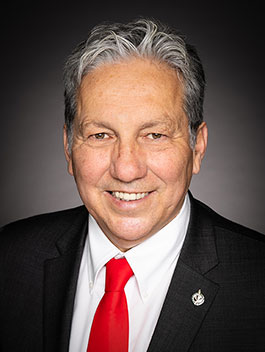 Photo of The Honourable Daniel Vandal, Minister of Northern Affairs, Minister responsible for Prairies Economic Development Canada and Minister responsible for the Canadian Northern Economic Development Agency